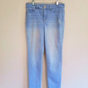 Time and Tru Light Wash Destressed Skinny Jeans Sz 6